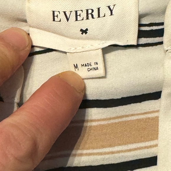 135. MEDIUM EVERLY STRIPED HIGH LOW LONG SLEEVE BLOUSE - Picture 4 of 5